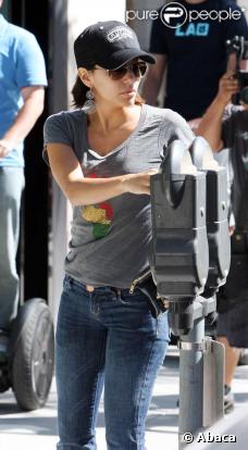 Eva Longoria, promenade à Beverly Hills