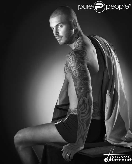M. Pokora pose pour Harcourt et HOM au profit du Sidaction