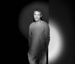 Julien Clerc pose pour Harcourt et HOM au profit du Sidaction