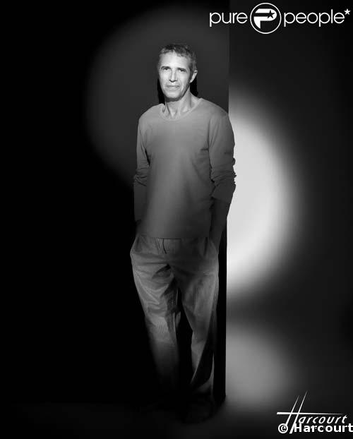 Julien Clerc pose pour Harcourt et HOM au profit du Sidaction