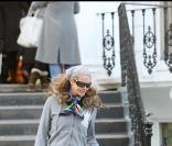 Elle Macpherson court dans les rues de Londres
