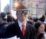 Un manifestant anti-scientologie
