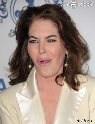 Lara Flynn Boyle pieds nus