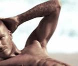 David Beckham pose pour la pub des sous-vetements homme Armani 2008