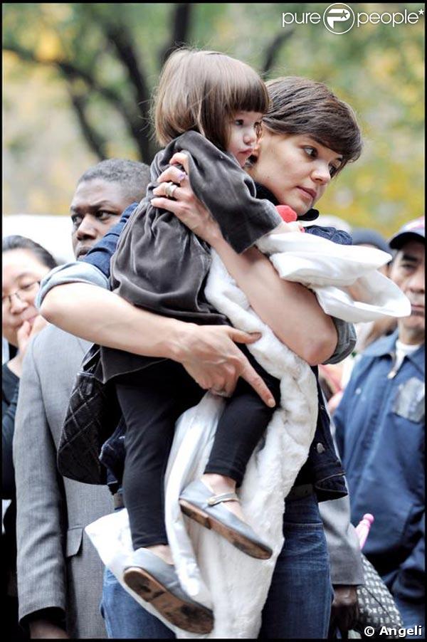 Suri Cruise avec sa maman Katie Holmes à NY