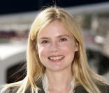 Isabelle Carré avait le sourire au dernier festival de la fiction de La Rochelle. Son prochain rôle ne s'y prête pourtant pas.