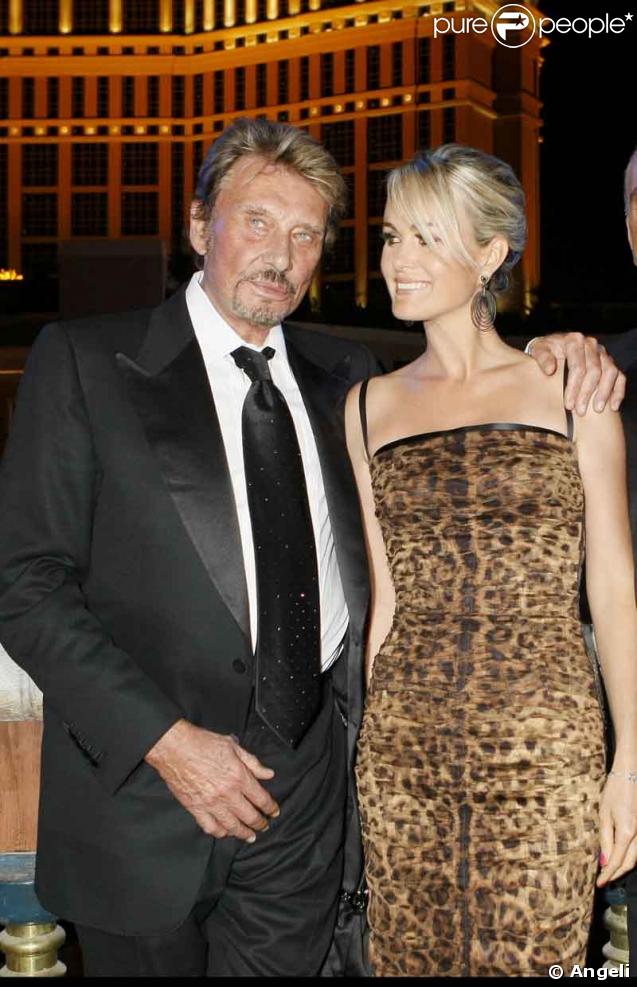 Laeticia Hallyday est radieuse dans sa robe léopard, au côté de son mari Johnny