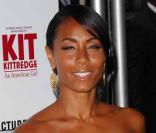 Jada Pinkett Smith choisit une pochette pratique mais loin d'être discrète : on adore