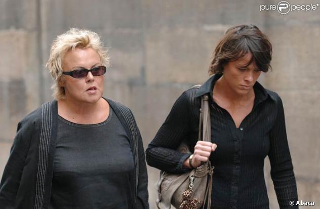 Muriel Robin et Anne Le Nen aux funérailles de l'acteur Jean-Claude Brialy juin 07 