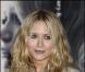 PHOTOS EXCLUSIVES : Quand Mary-Kate Olsen, déchaînée, embrasse fougueusement son homme en public !