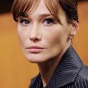 Carla Bruni porte plainte contre le sac la représentant nue ! (réactualisé)