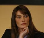 Carla Bruni porte plainte contre la marque 
