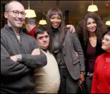 Naomi Campbell et Afef Jnifen pendant l'exposition