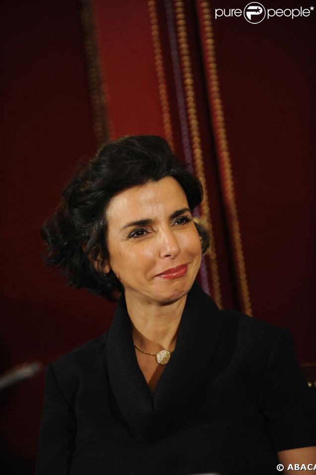 Rachida Dati attend le passage de la cigogne pour 2009 !