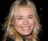 Rebecca Romijn attend le passage de la cigogne pour 2009 !