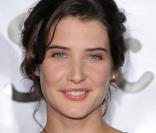 Cobie Smulders attend le passage de la cigogne pour 2009