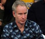 John McEnroe assiste au match de basket Lakers/Utah Jazz, avec trois jeunes : qui sont-ils ?