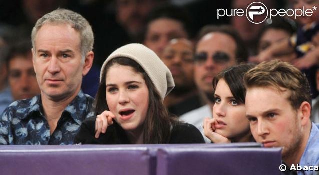 John McEnroe assiste au match de basket Lakers/Utah Jazz, avec trois jeunes : qui sont-ils ?