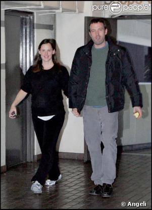 Jennifer Garner et son époux Ben Affleck sont retournés à la clinique ce dimanche 4 janvier. Bientôt le bébé ?