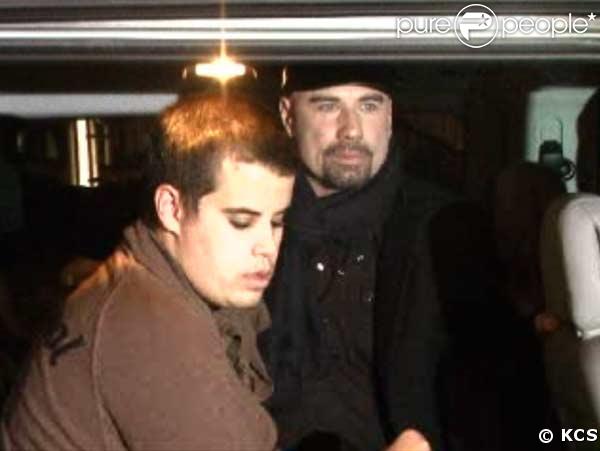 John Travolta et son fils Jett à Paris le 03/11/2008