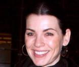 La lumineuse actrice Julianna Margulies qui sort du restaurant new yorkais le Nobu.