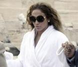 Les people enfilent leur robe de chambre : Jennifer Lopez 