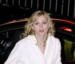Les people enfilent leur robe de chambre : Madonna 
