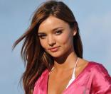 Les people enfilent leur robe de chambre : Miranda Kerr 