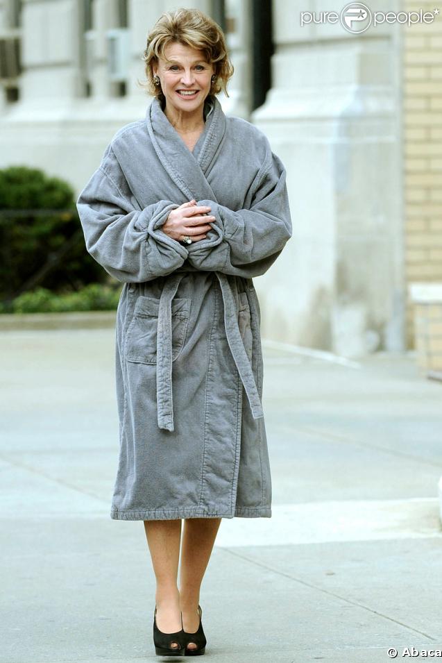 Les people enfilent leur robe de chambre : Julie Christie 