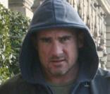 Dominic Purcell se promène à Parisavec une belle inconnue