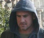Dominic Purcell se promène à Parisavec une belle inconnue