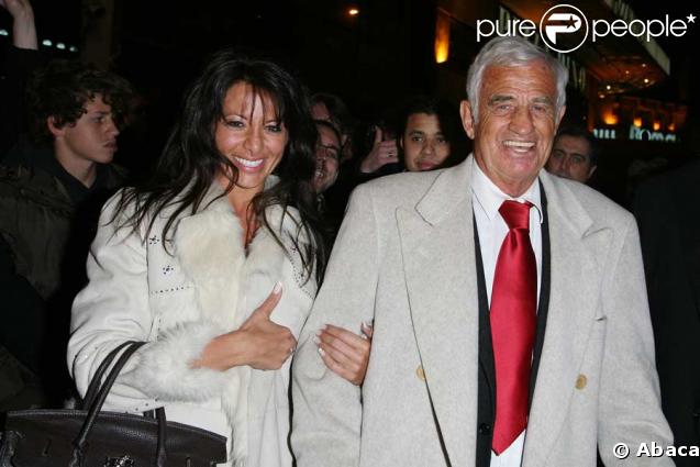 Jean-Paul Belmondo et Barbara Gandolfi à la première d' Un homme et son chien  au Gaumont Marignan