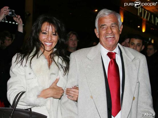 Jean-Paul Belmondo et Barbara Gandolfi à la première d' Un homme et son chien  au Gaumont Marignan