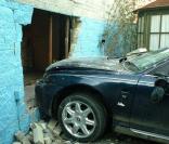 Une voiture surprise s'est invitée chez la mère de Guy Ritchie !