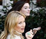 Kate Hudson et Anne Hathaway lors d'un photocall à Rome, pour la promo de Bride Wars