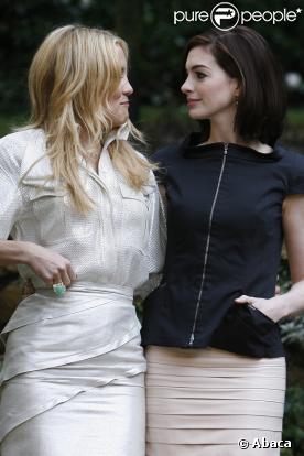 Kate Hudson et Anne Hathaway lors d'un photocall à Rome, pour la promo de Bride Wars