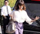 Jessica Alba, fabuleuse en total look Gérard Darel !