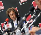 Stéphane Bern devrait être invité à parler de la radio sur le plateau d'un prochain prime de Mireille Dumas