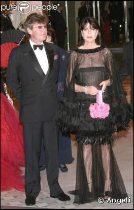Caroline de Monaco et son mari Ernst August de Hanovre lors du Bal de la Rose mis en scène par Pedro Almodovar, en mars 2008.