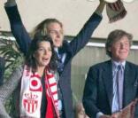 Caroline de Monaco et son mari Ernst August de Hanovre assistent en famille avec Albert, Pierre, Andrea à la demi-finale de la ligue des Champions, Monaco-Chelsea, en avril 2004. 