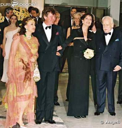 Caroline de Monaco et son mari Ernst August de Hanovre au bal de la Rose en mars 2001 entourés du Prince Rainier et de la Albina de Boisrouvray
