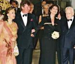 Caroline de Monaco et son mari Ernst August de Hanovre au bal de la Rose en mars 2001 entourés du Prince Rainier et de la Albina de Boisrouvray 