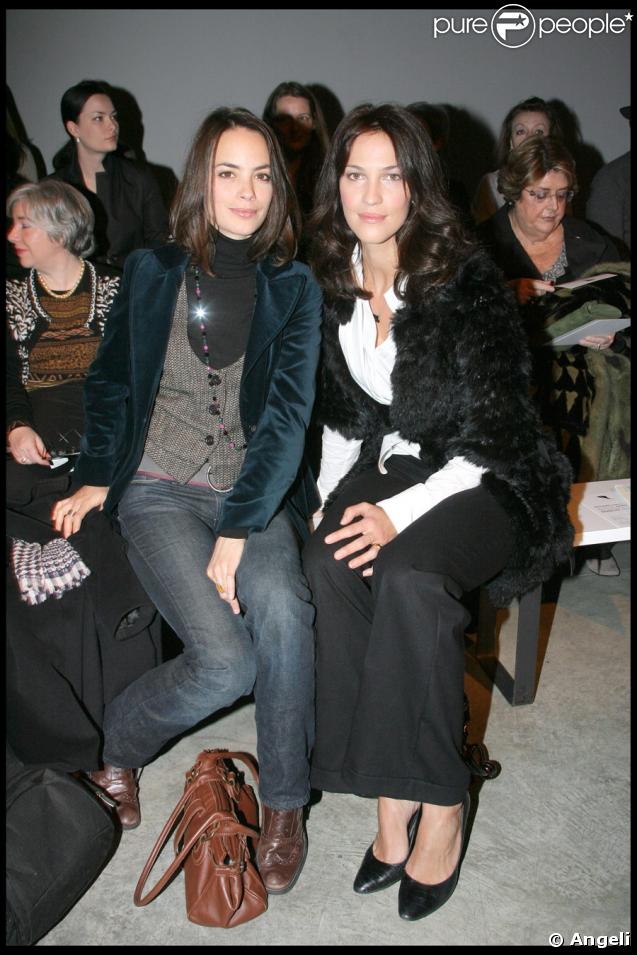 Linda Hardy et Bérénice Béjo au défilé de Stéphane Rolland au Palais de Tokyo, le 26/01/09