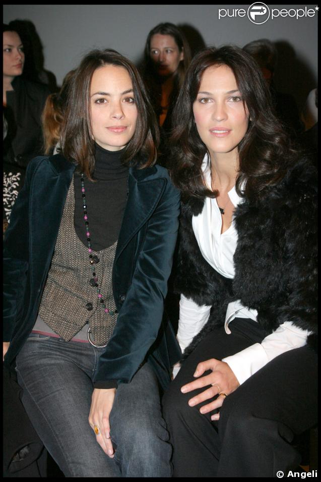 Linda Hardy et Bérénice Béjo au défilé de Stéphane Rolland au Palais de Tokyo, le 26/01/09