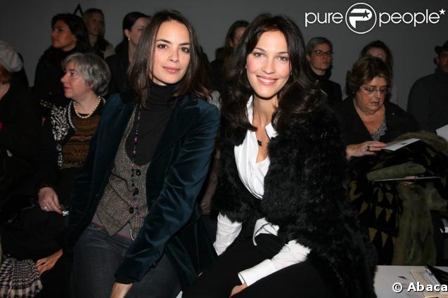 Linda Hardy et Bérénice Béjo au Palais de Tokyo pour le défilé Stéphane Rolland, le 26/01/09