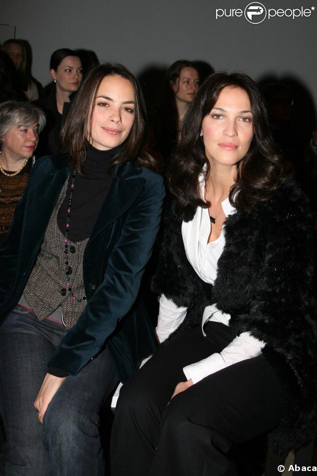 Linda Hardy et Bérénice Béjo au Palais de Tokyo pour le défilé Stéphane Rolland, le 26/01/09