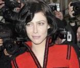 Anna Mouglalis, somptueuse pour le défilé Chanel rue Cambon
