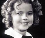 La plus jeune actrice à recevoir une statuette est Shirley Temple, elle avait six ans. Cela dit, elle reçoit un Oscar 