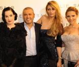Mischa Barton a brillé hier au défilé Elie Saab entourée du créateur, de Elsa Pataky et Dita von Teese 