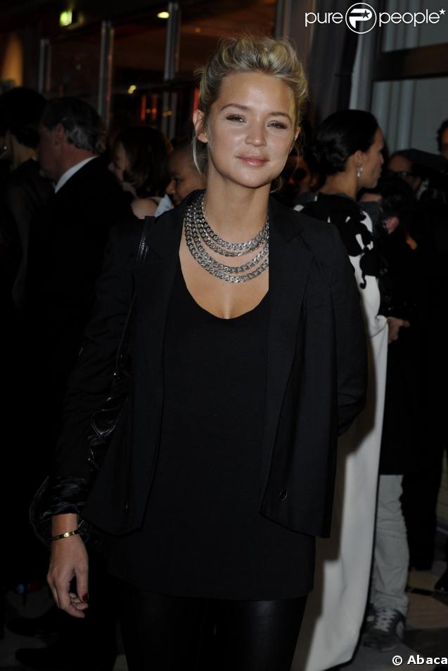 Virginie Efira, l'air fatigué, au dîner annuel de la Mode organisé en faveur du Sidaction, le 29/01/09